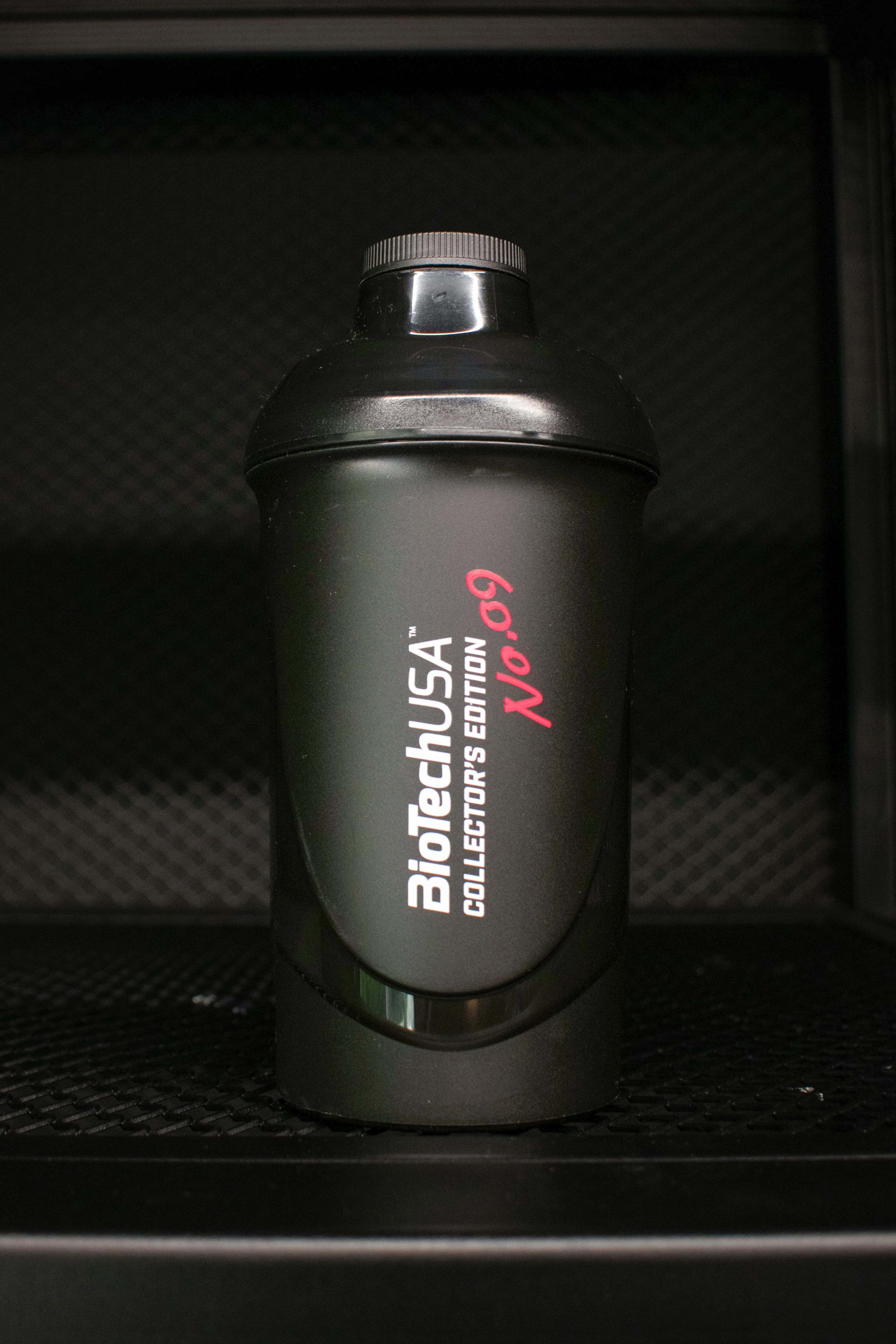 Limited edition, collectible shaker (Dragonfruit-lychee) - 600 ml